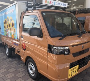 アートなイベントカー展示中